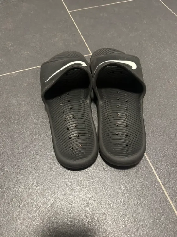 Schwarze Nikeletten in Größe 42