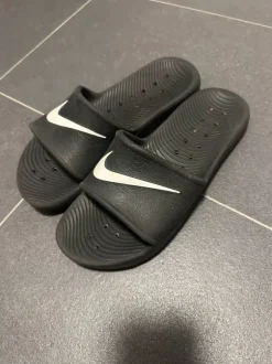 Schwarze Nikeletten in Größe 42