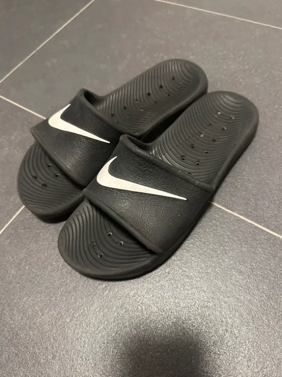 Schwarze Nikeletten in Größe 42