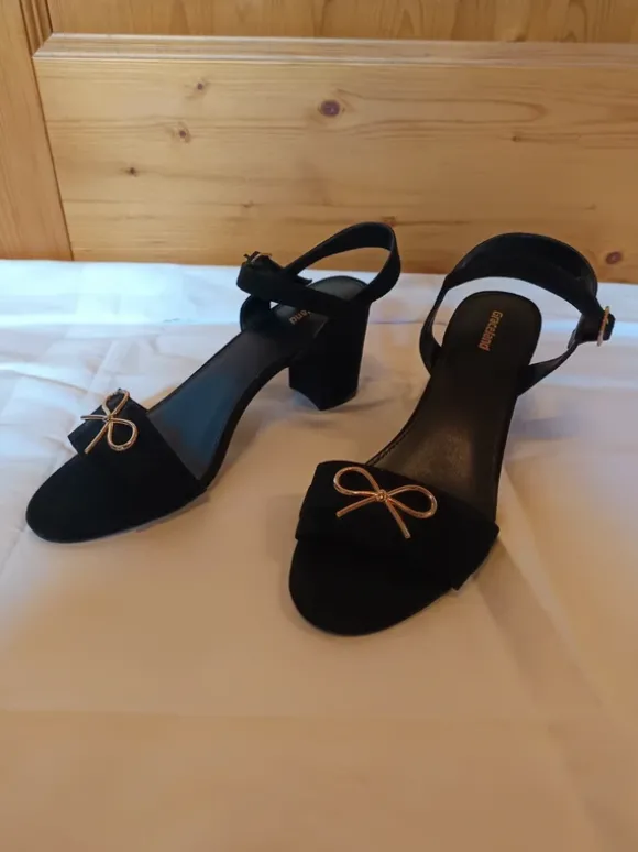 Schwarze Pumps