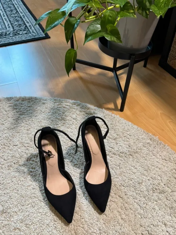 Schwarze Pumps
