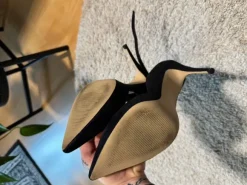 Schwarze Pumps