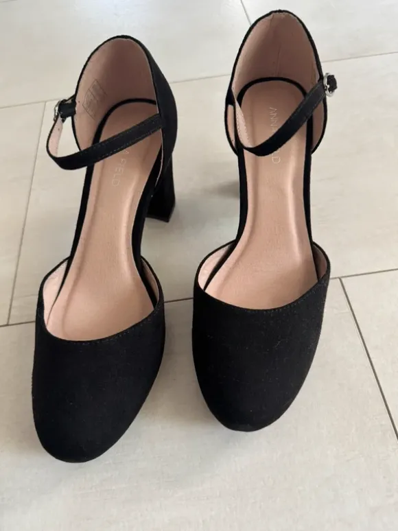 Schwarze Pumps