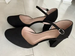 Schwarze Pumps