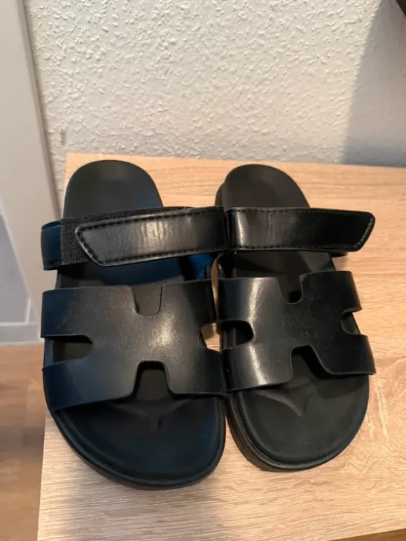 Schwarze Sandalen, Größe 39