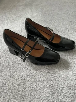 Schwarze schicke College Schuhe mit Absatz