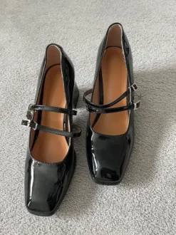 Schwarze schicke College Schuhe mit Absatz