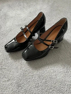 Schwarze schicke College Schuhe mit Absatz