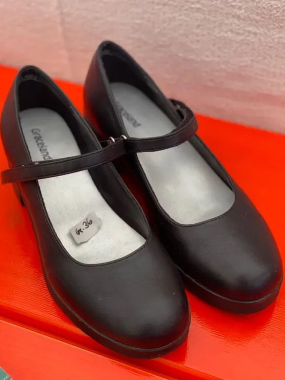 Schwarze, schicke Schuhe