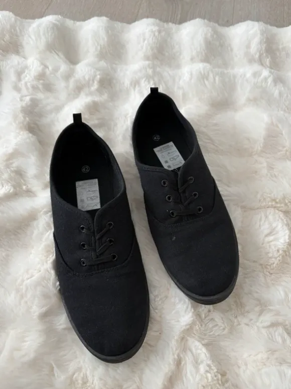schwarze schuhe