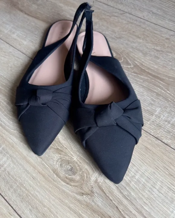 Schwarze Slingback-Ballerinas mit Schleife – Größe 39
