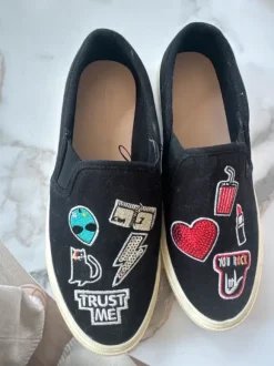 Schwarze Slip-On Sneaker Pull&Bear mit Patches Gr. 39