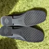 Schwarze Slipper