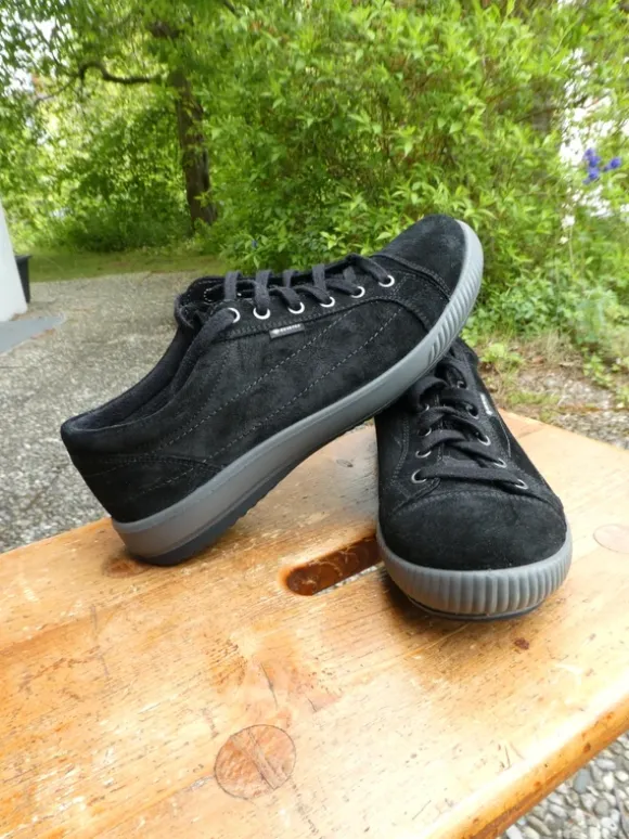 Schwarze Sneaker