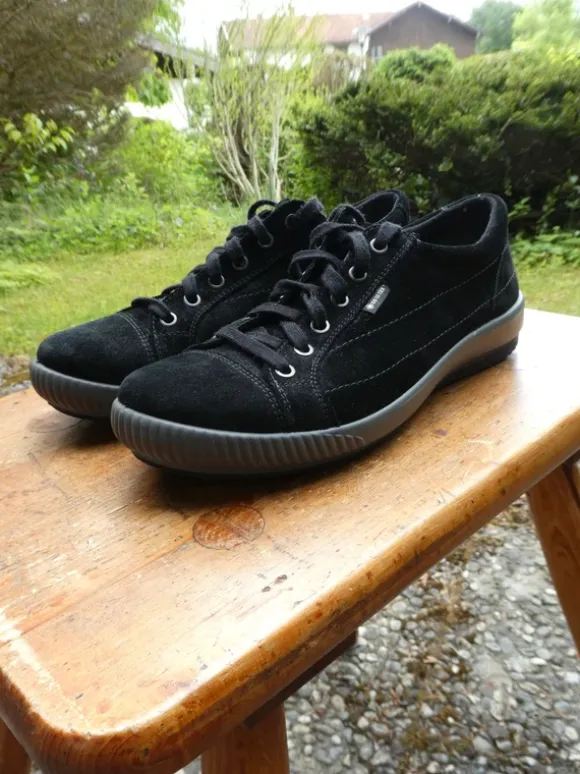 Schwarze Sneaker
