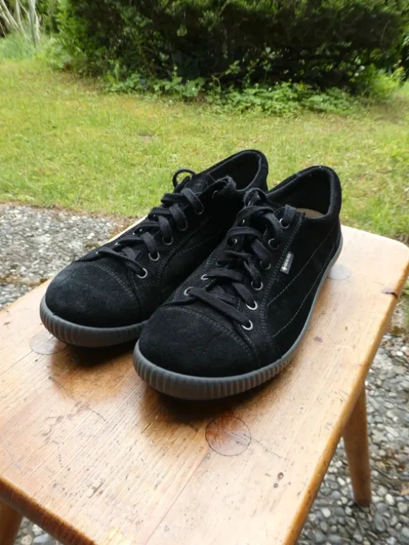 Schwarze Sneaker