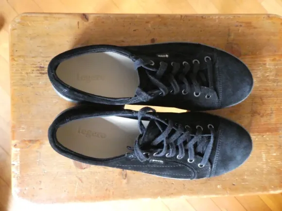Schwarze Sneaker