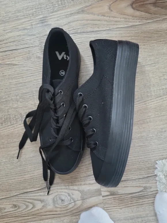 Schwarze Sneaker Plateau
