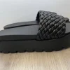 Schwarze Sommerschlappen