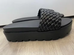 Schwarze Sommerschlappen
