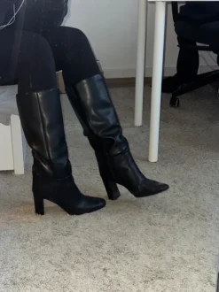 Schwarze Stiefel