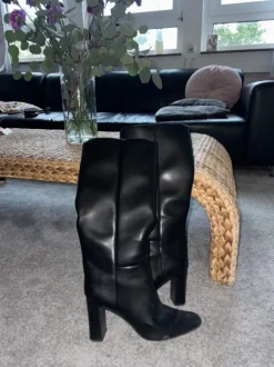 Schwarze Stiefel