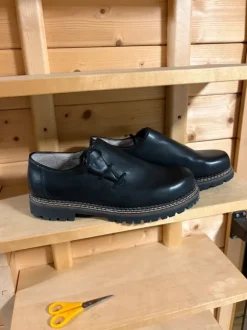 Schwarze Trachtenschuhe