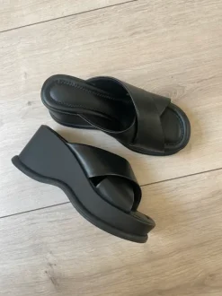 Schwarze Uniqlo Plateau Sandalen / Wedges