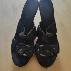 Schwarzer Sommer Keilabsatz Schuh
