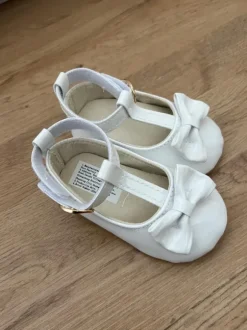 Süße Baby Mädchen Taufschuhe / Festliche Schuhe Weiß