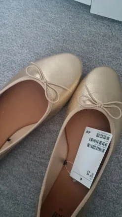 Süße ballerinas in Gold