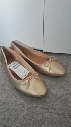 Süße ballerinas in Gold