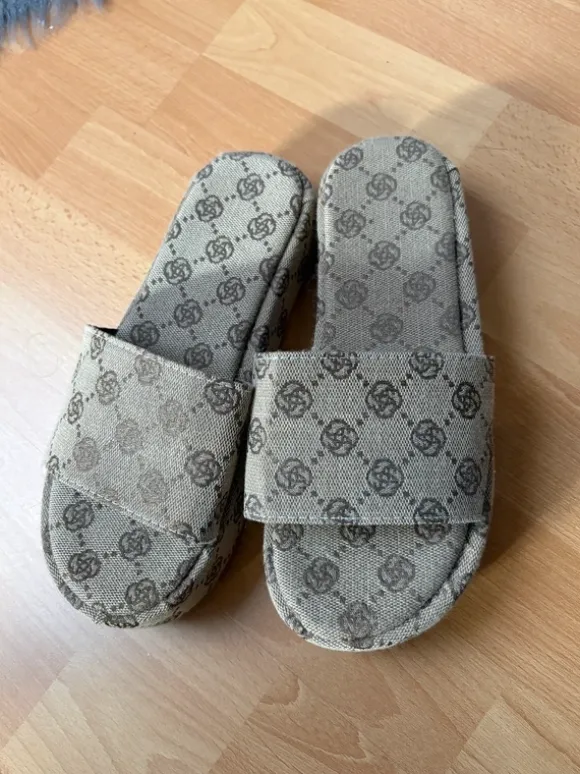 süße Sandalen