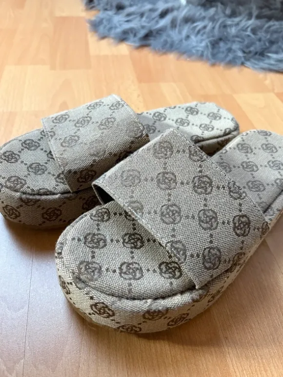 süße Sandalen