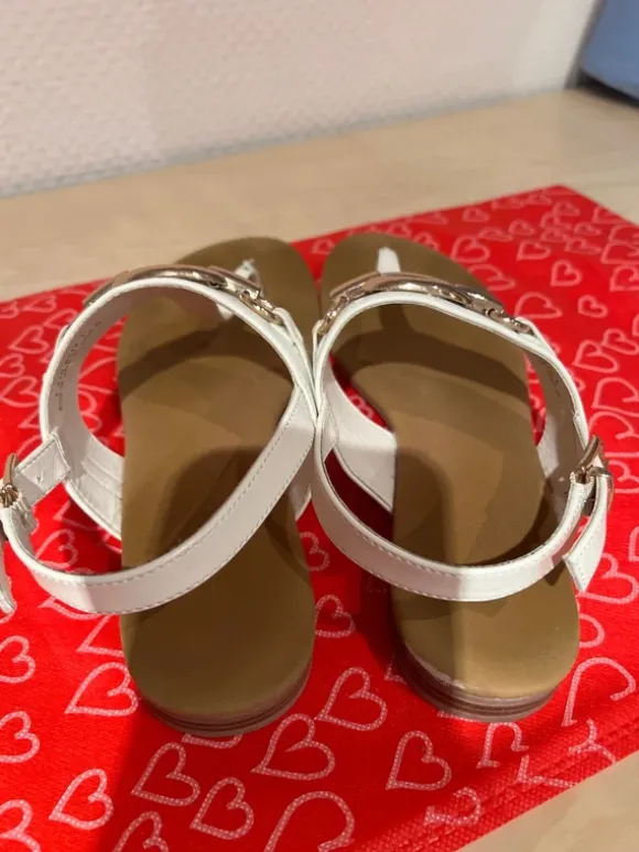 Süße Sommersandalen