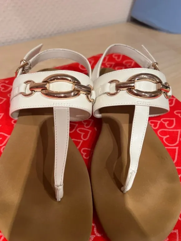 Süße Sommersandalen