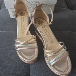 Süße Sommersandalen 38