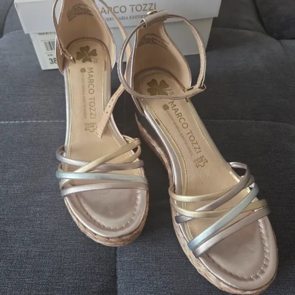 Süße Sommersandalen 38