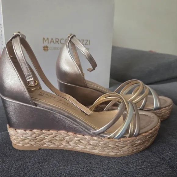 Süße Sommersandalen 38