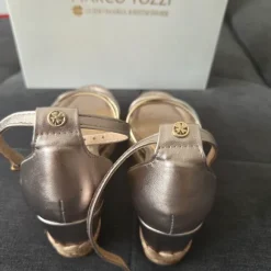 Süße Sommersandalen 38