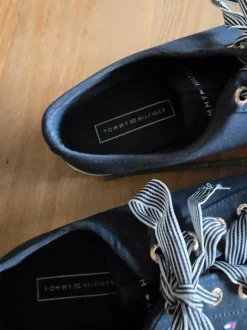 Seiler Sneaker der Marke Tommy Hilfiger in Gr.40.