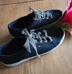 Seiler Sneaker der Marke Tommy Hilfiger in Gr.40.