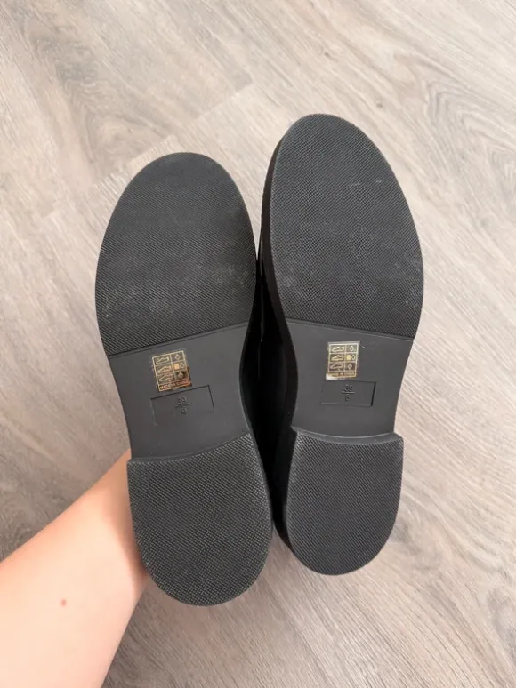 SEQWL Aperol Loafer aus PU in Schwarz