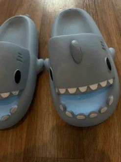 Sharkies Shark Schlappen Hausschuhe Badelatschen