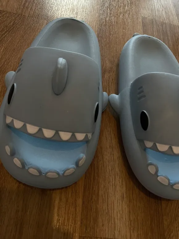 Sharkies Shark Schlappen Hausschuhe Badelatschen