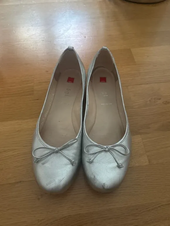 silberne ballerinas