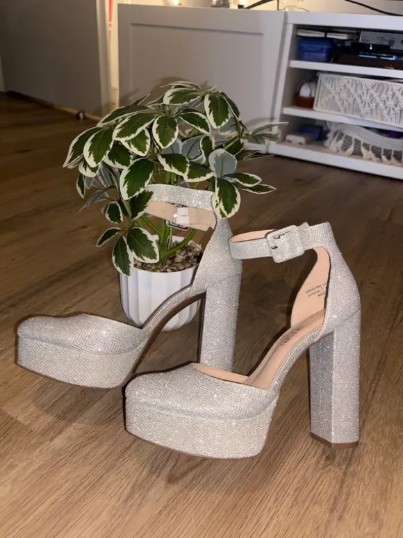 Silberne glitzer High Heels