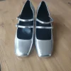 Silberne Mary Janes High Heels