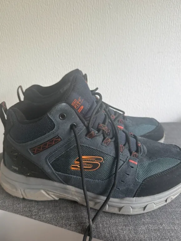 Skechers