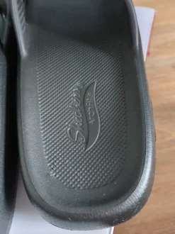Skechers ArchFit, Badelatschen